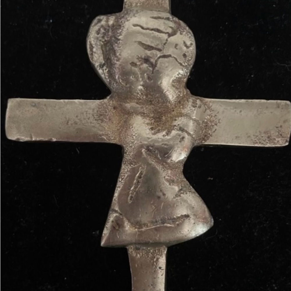 1950s-60s solid 999.9 pure brass (9.6oz) hand mounded “Praying Girl” cross #1